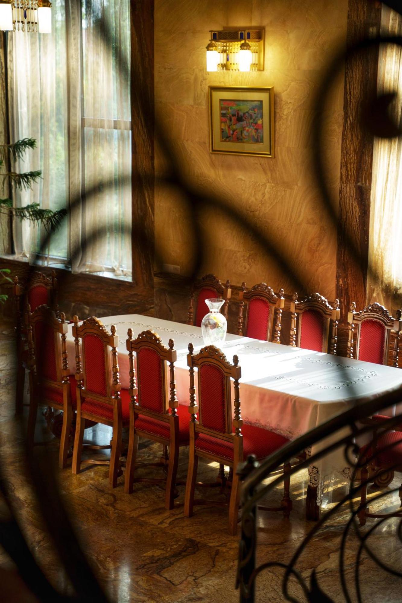 Ma Byurakan Buitenkant foto