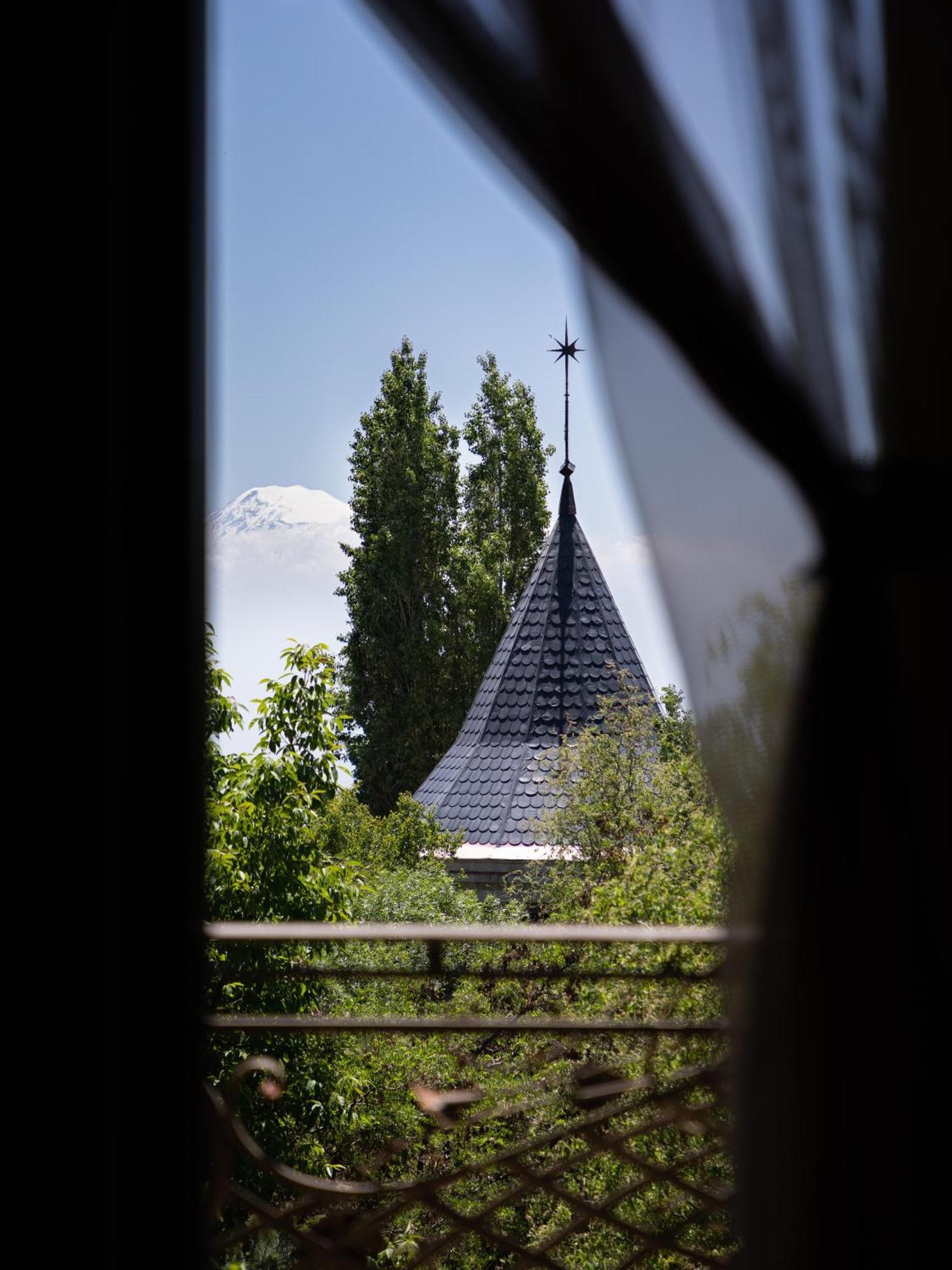 Ma Byurakan Buitenkant foto